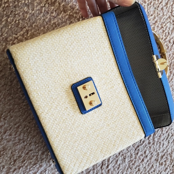 NWOT Cute Spring Blue Bamboo Handle Straw Bag - Picture 3 of 16